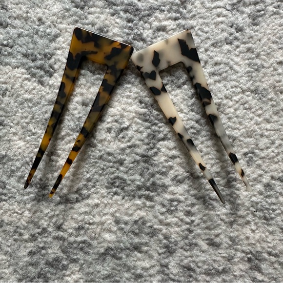 Anthropologie tortoise resin French pins - Picture 3 of 5